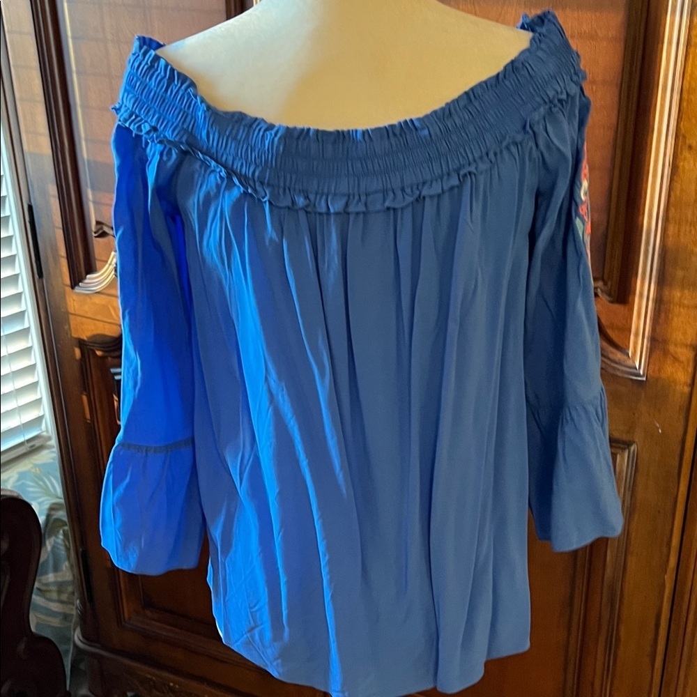 Lilly Pulitzer Blue Off-Shoulder Blouse with Coral Embroidered Arms, NWOT, L - Picture 3 of 10